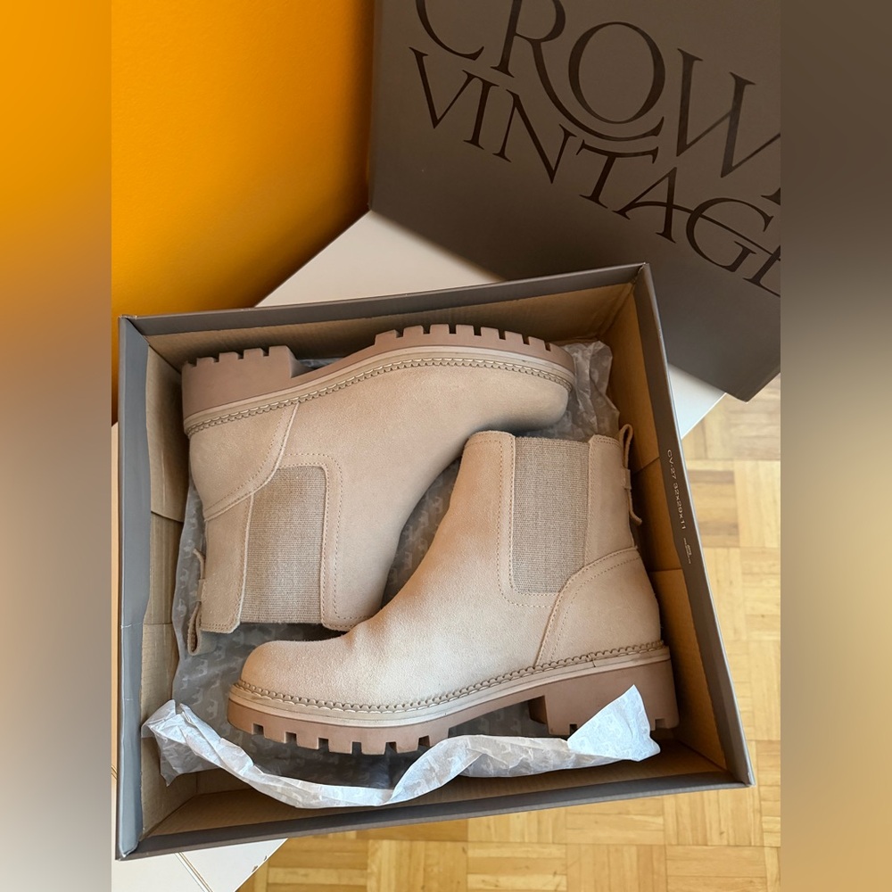 Crown Vintage Light Gray Chelsea Boots